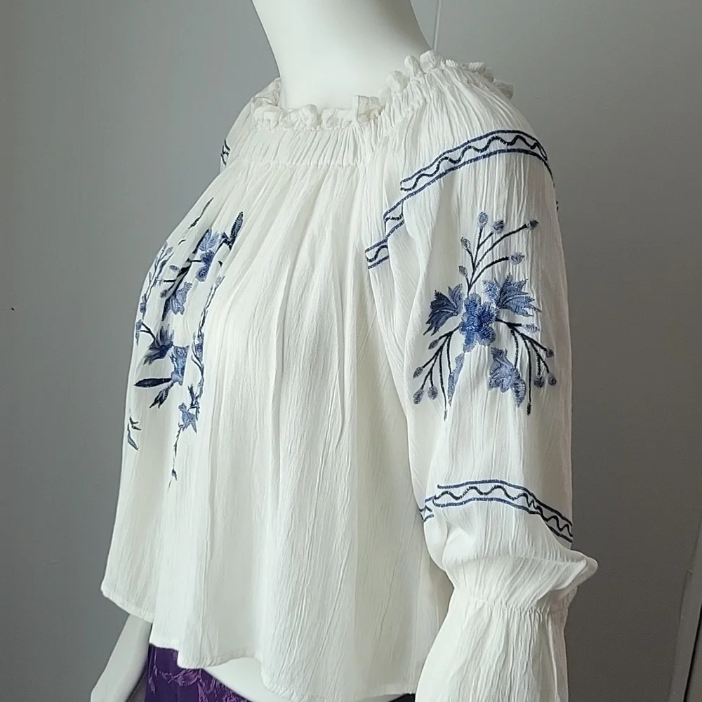 American Eagle Outfitters XS Embroidered Off Shoulders Top NWT - Picture 5 of 10